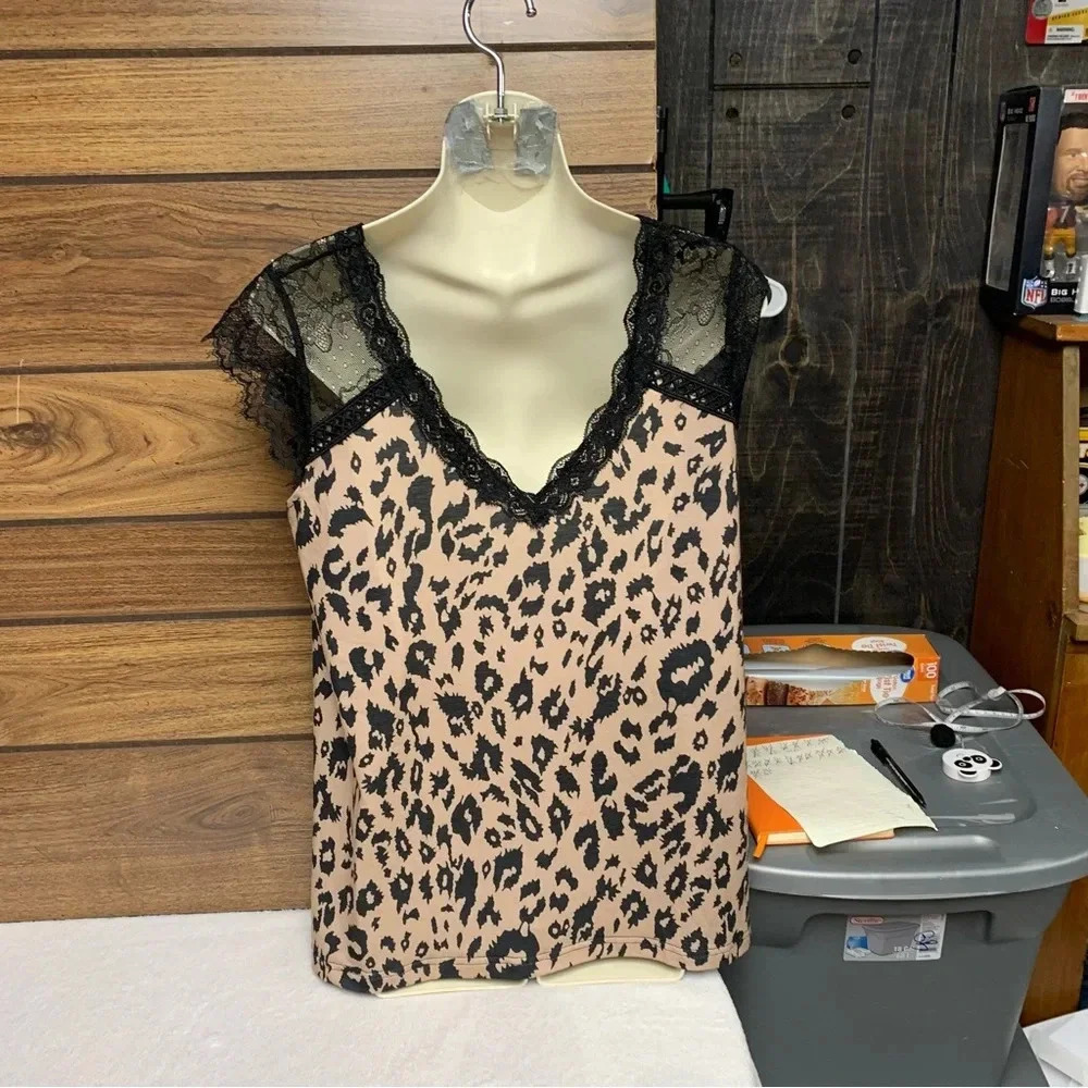 Modern Edge boutique size small leopard eyelash lace V neck blouse NWT - Picture 6 of 7